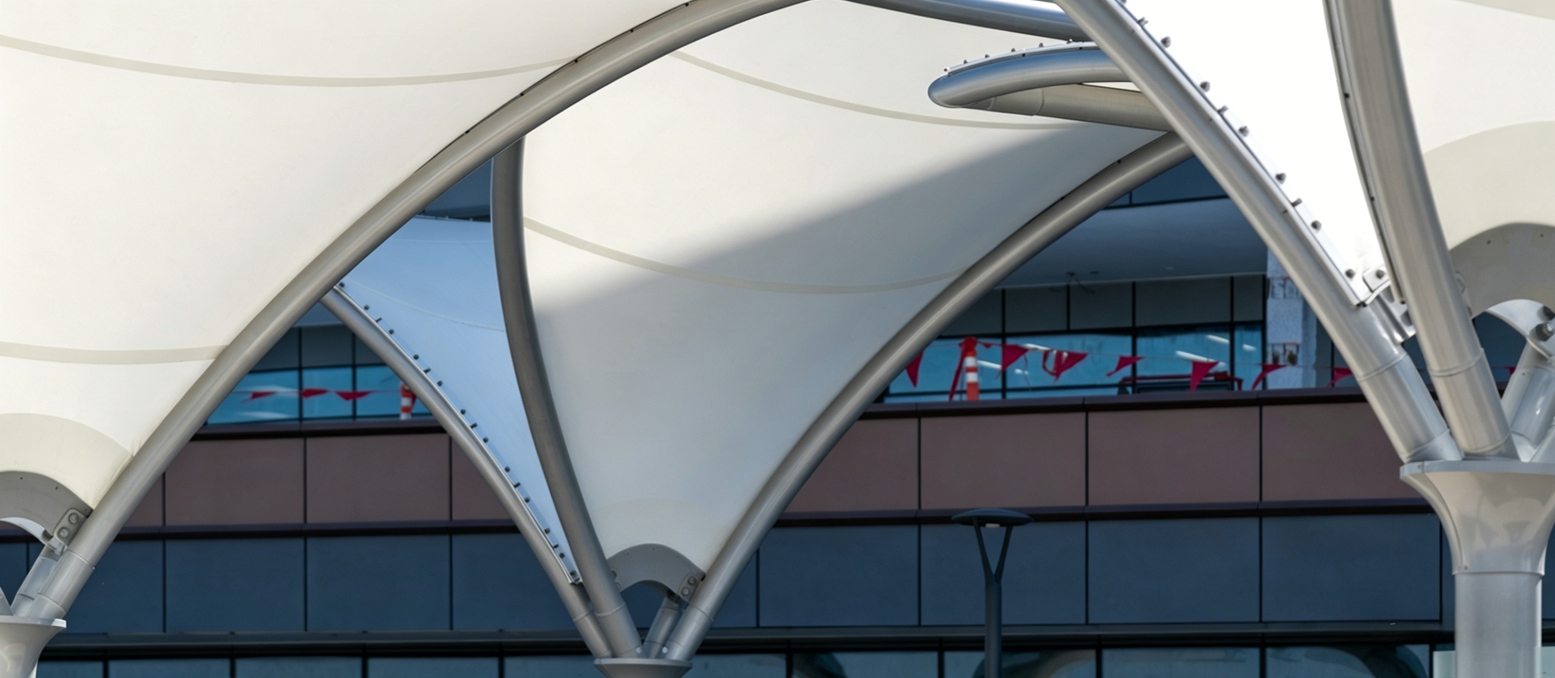 尔湾校区的膜结构与建筑美学实践(图3)